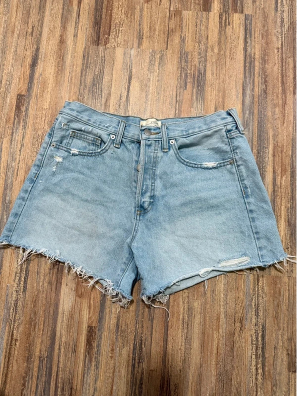 Universal threads mid rise 90’s baggy shorts size 4